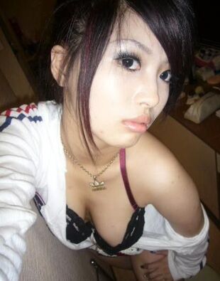 super-hot chinese chick selfie